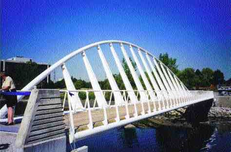 Tilting arch and shallow deck play a vital functional as well as an aesthetic role.