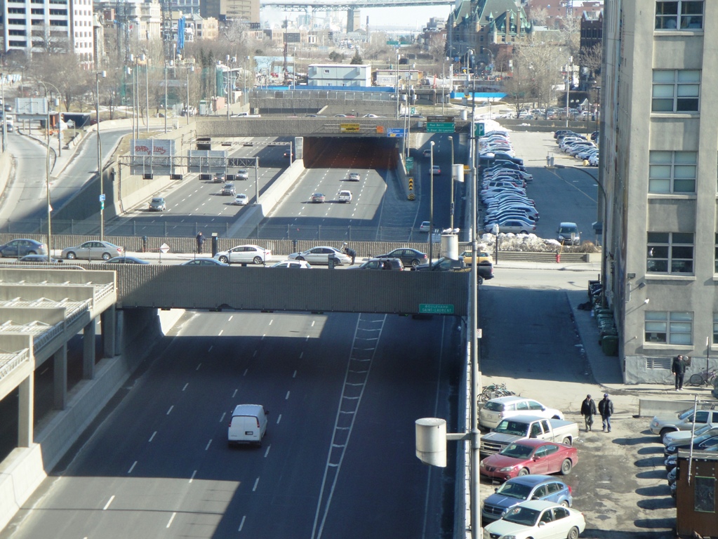 Ville-Marie Expressway, downtown Montreal, photographed in June. (BP/CCE)