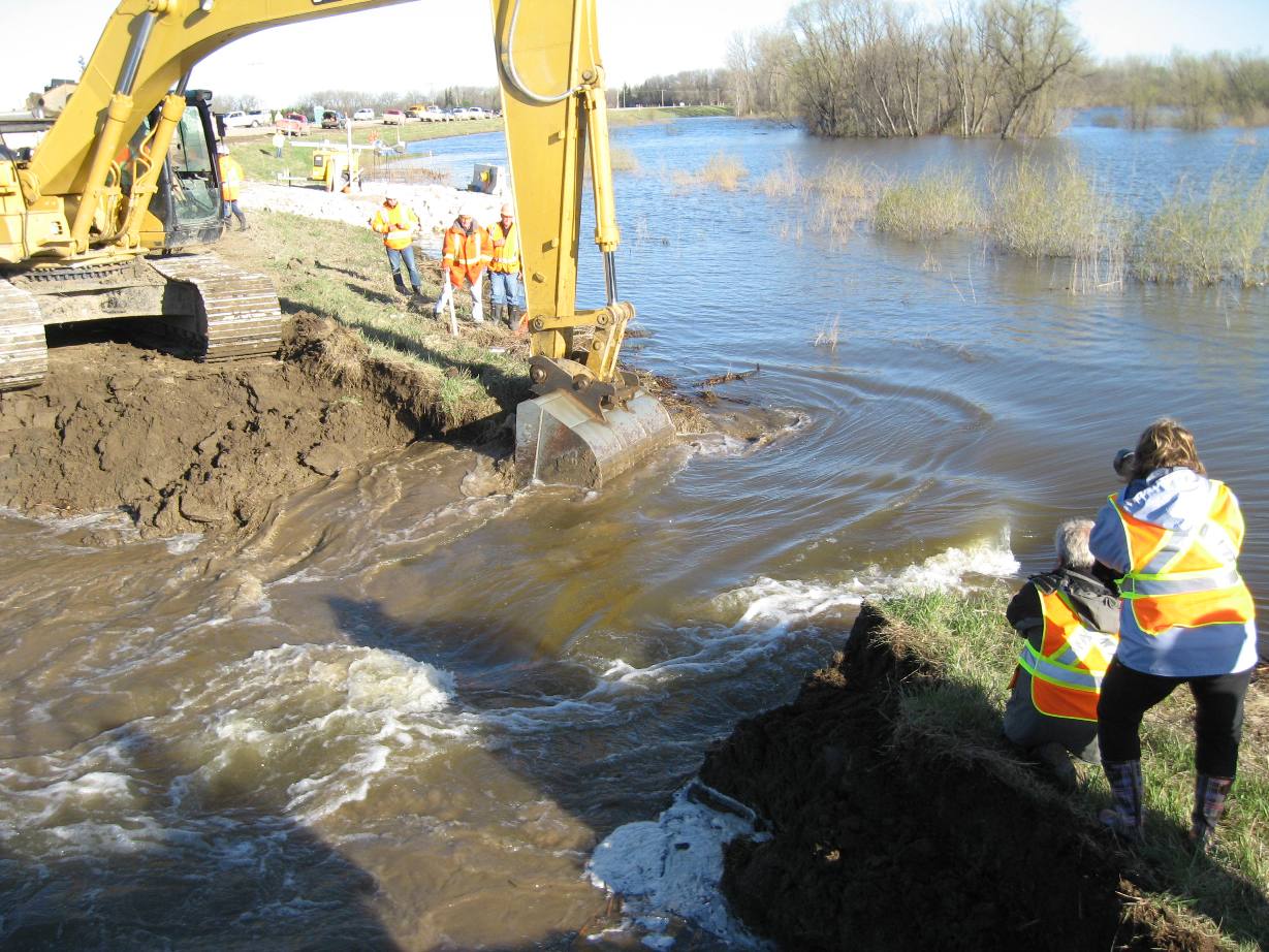 Emergency work on the 2011 Assiniboine River System flood in Manitoba. KGS Group won the Keystone award from ACEC-Manitoba for their role in averting catastrophe.