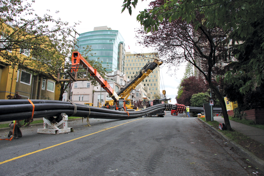 The 850-m long pipe conduit bundle being negotiated through Vancouver streets to the site.