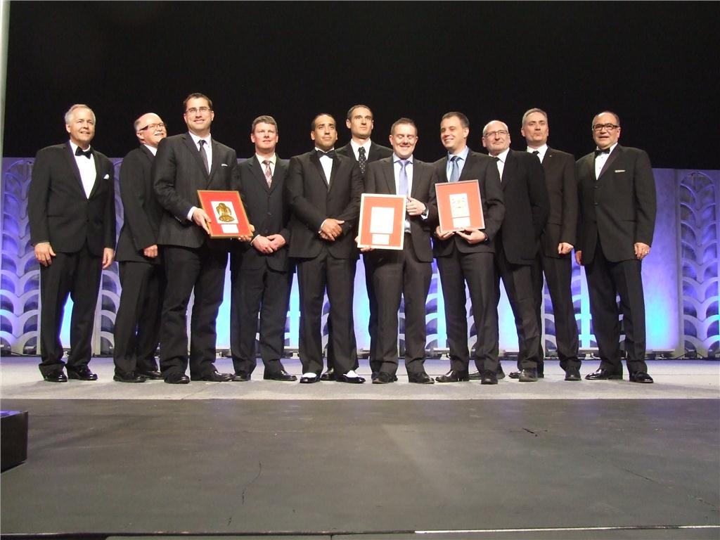 H5M/Hatch Mott MacDonald and MMM Group team receiving their award from ACEC-BC for the Port Mann/Highway 1 Improvement Onshore Works Project.